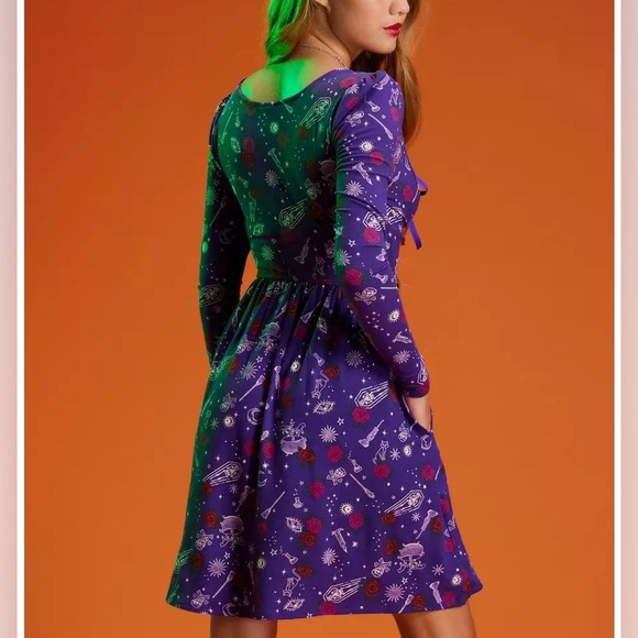 NWT Her Universe Disney Hocus Pocus Icons Lace-Up Dress - Medium - Picture 4 of 4